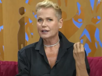 Xuxa no programa Saia Justa.